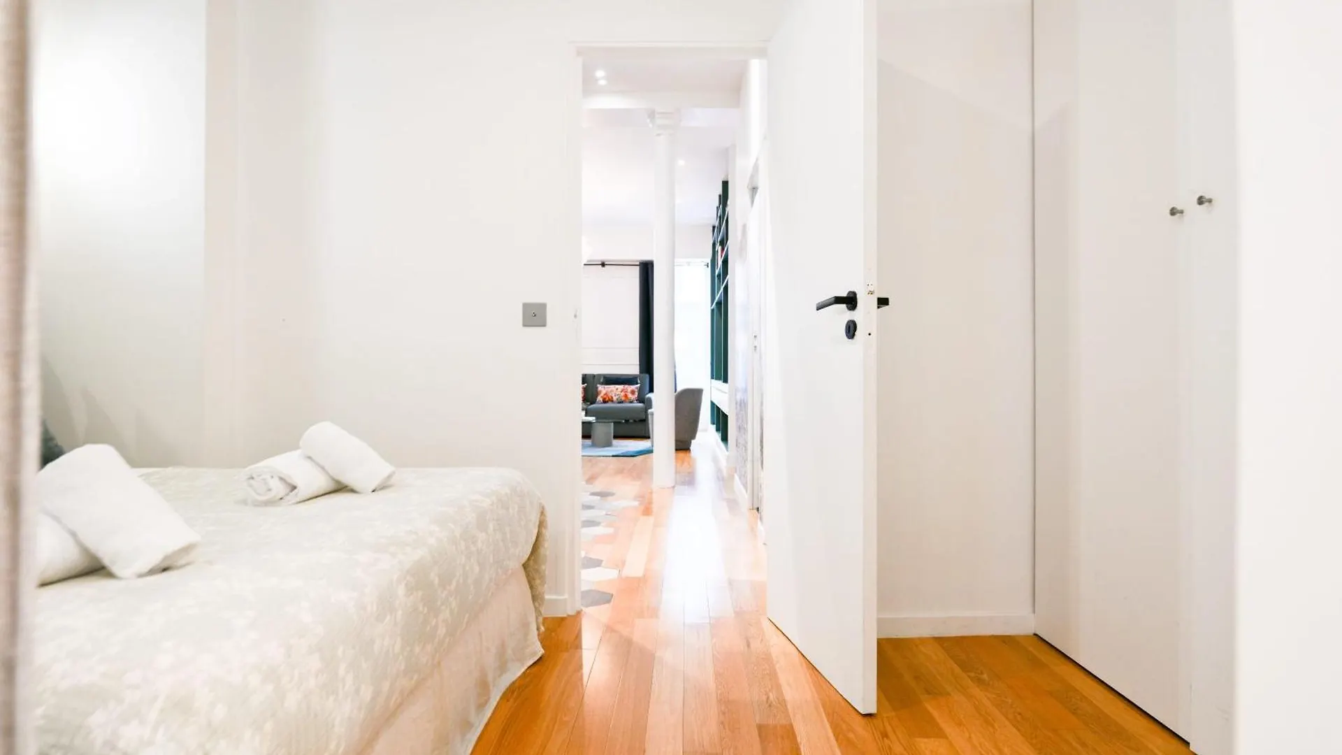 Le Marais Pl De La Bastille 3Bd 3Bth For 10 Guests Paris
