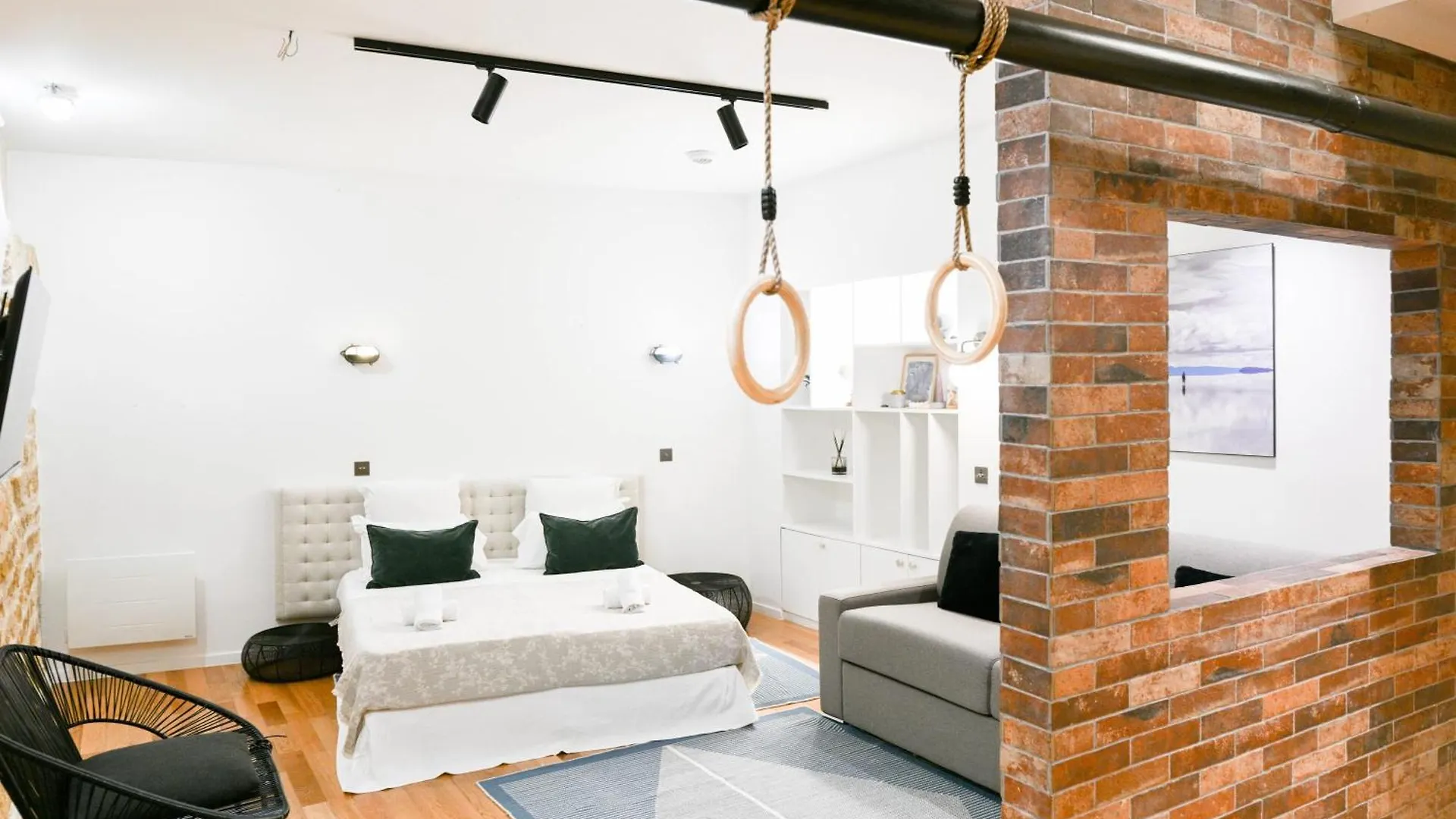 Le Marais Pl De La Bastille 3Bd 3Bth For 10 Guests Paris France