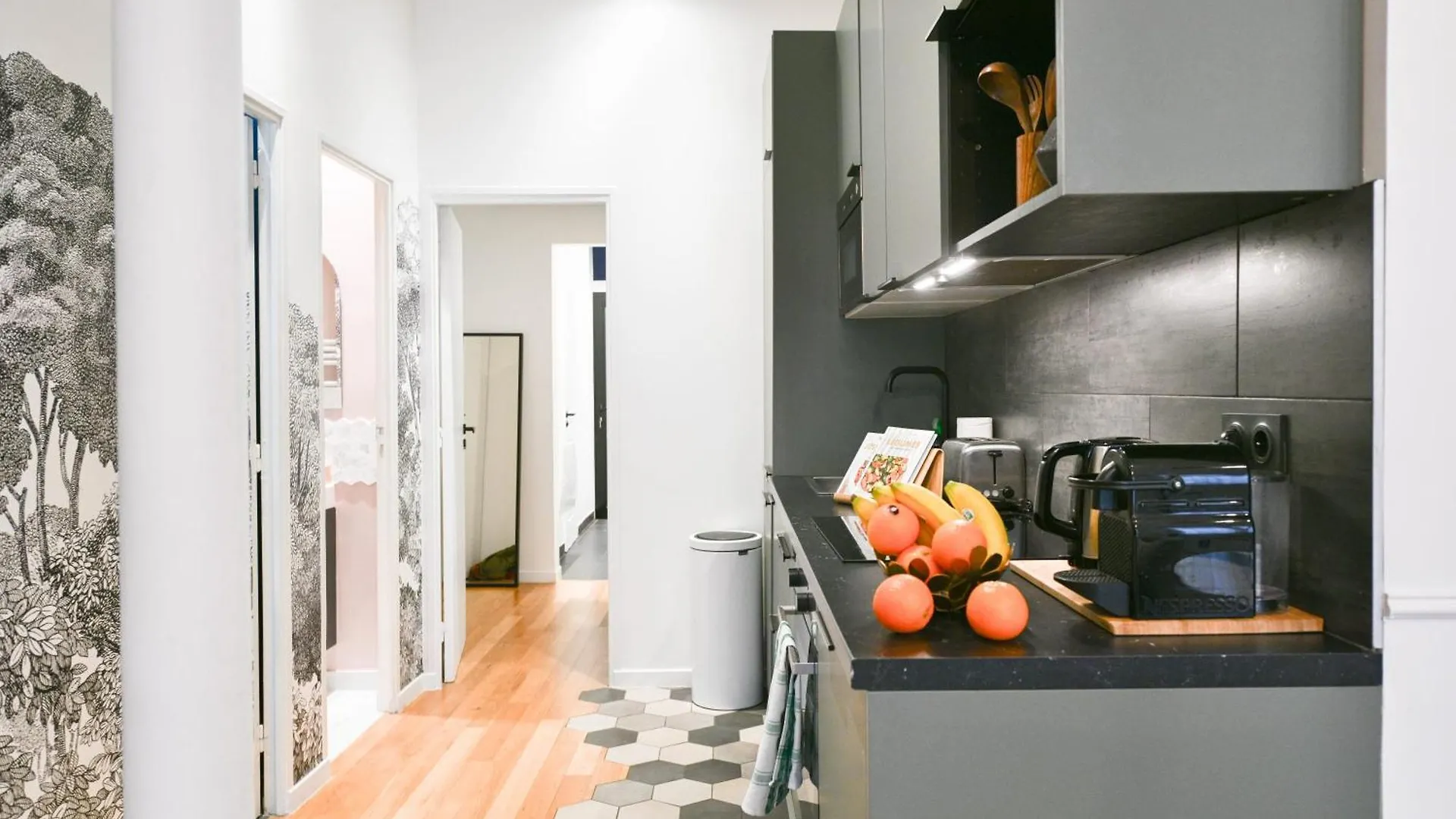 Le Marais Pl De La Bastille 3Bd 3Bth For 10 Guests Paris