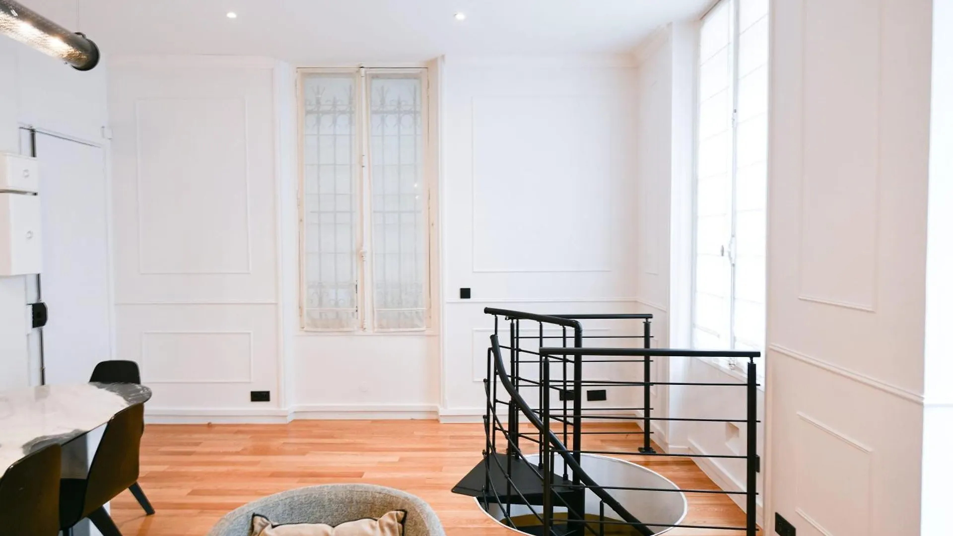 Apartment Le Marais Pl De La Bastille 3Bd 3Bth For 10 Guests Paris