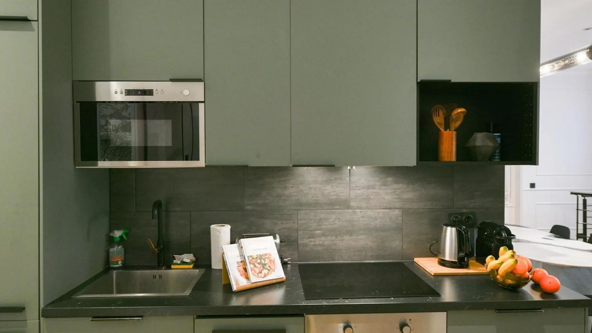 Le Marais Pl De La Bastille 3Bd 3Bth For 10 Guests Paris France